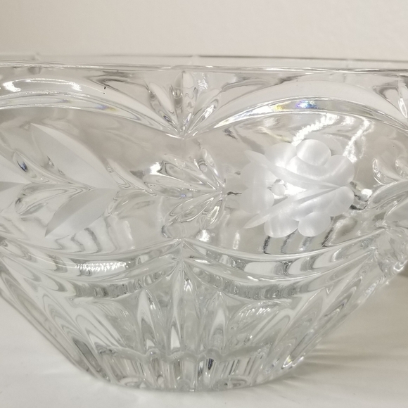 Crystal Clear Industries Handcut‎ 24% Lead Crystal Frosted Etched 8" Oval Bowl - Picture 3 of 9